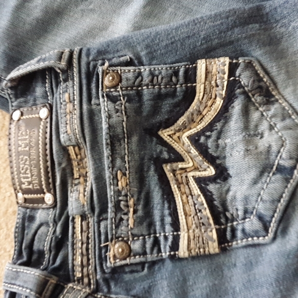 Miss Me Capri - Picture 2 of 13